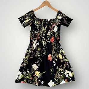 🎉5 for $45🎉H&M dress size S floral mini